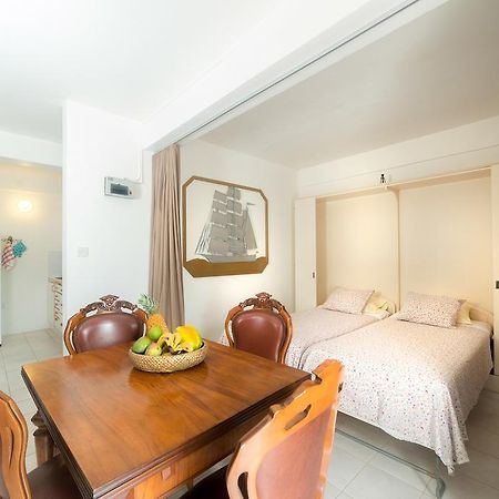 Royal Palm Holiday Apartment Méro Exterior foto